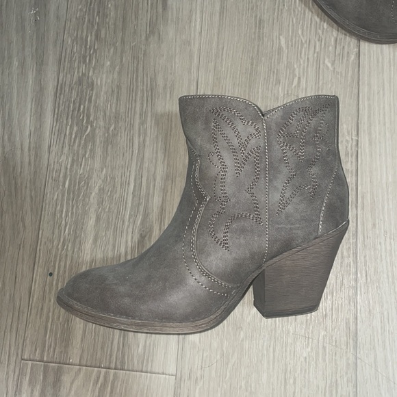 Grey booties - Picture 6 of 8